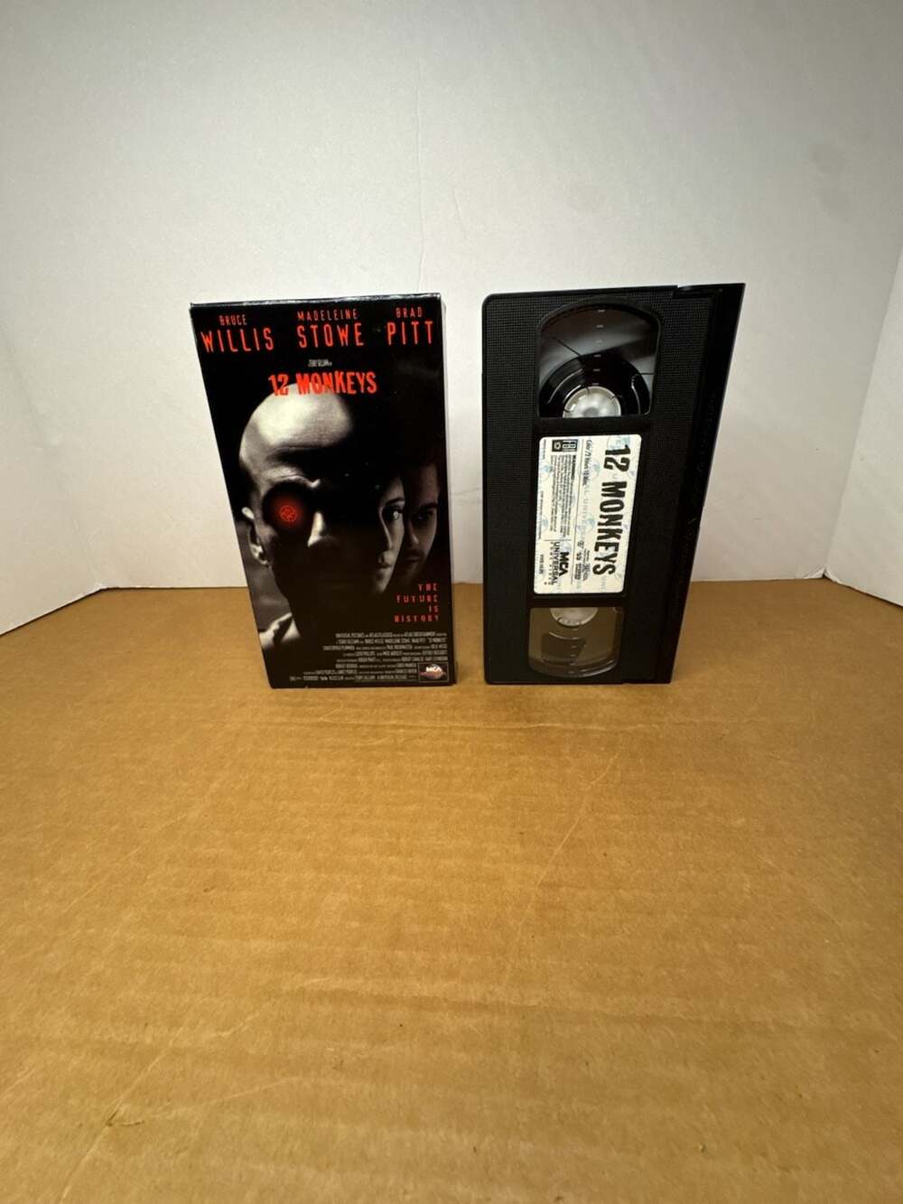 12 Monkeys VHS Tape 1996 MCA Universal Home Video Bruce Willis Brad Pitt